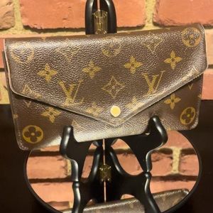 🔥Authentic 🔥 Louis Vuitton 🔥 Monogram Canvas  Wallet
